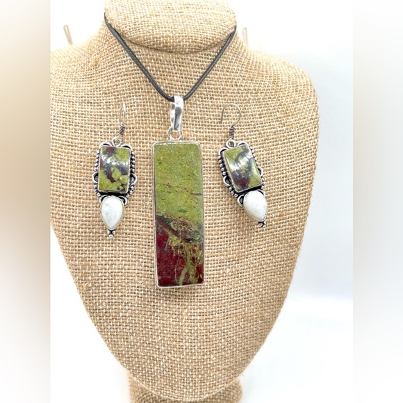 Dragon Bloodstone Jasper & Rainbow Moonstone Pendant & Earrings Set - Picture 9 of 10